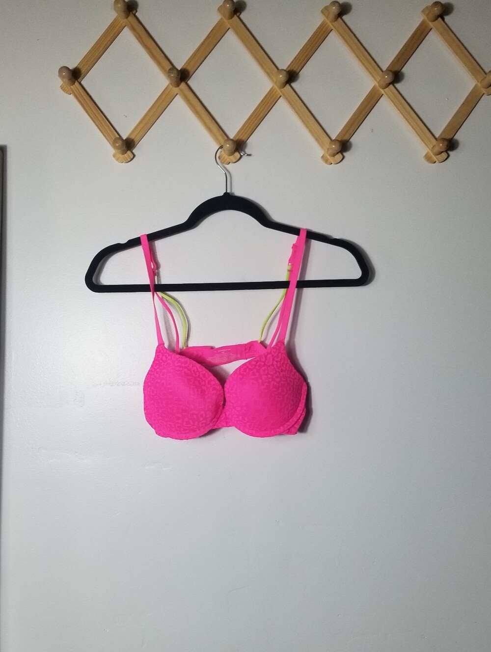 NO BOUNDARIES WOMEN'S HOT PINK PADDED BRA SIZE 34B